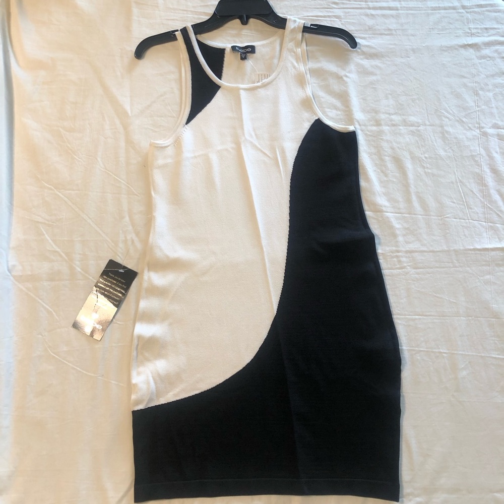 Bebe Dress. Black & White Sleeveless.